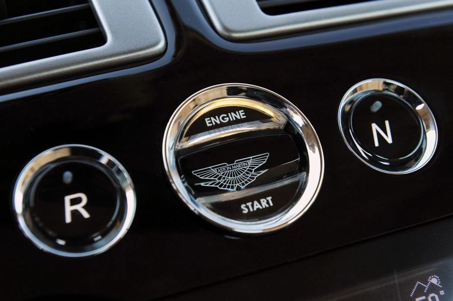 Детали интерьера Aston Martin DB9 2013 года  (NA) (фото 23 из 60)